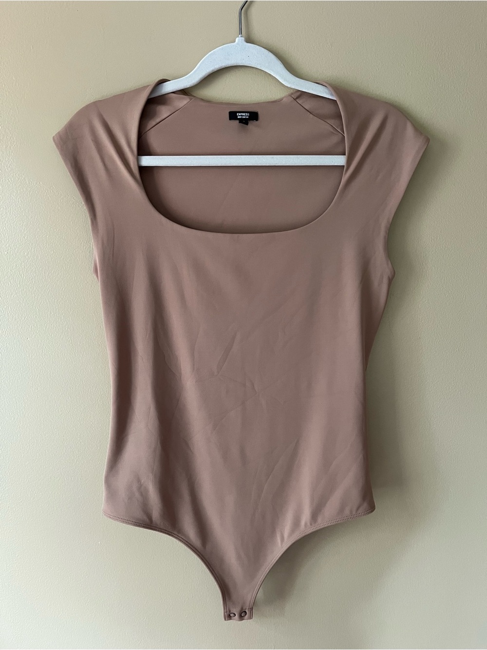 Express Scoop-Neck Cap Sleeve Bodysuit in Taupe